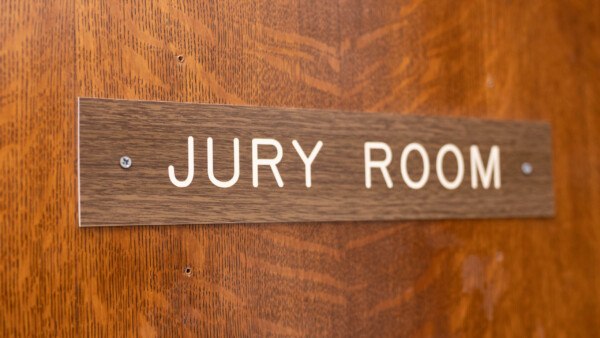 What is the Difference Between a Grand Jury and a Petit Jury?